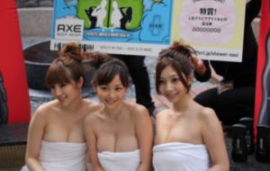 校花被两根粗黑来回进出视频_超清最新电影在线观看